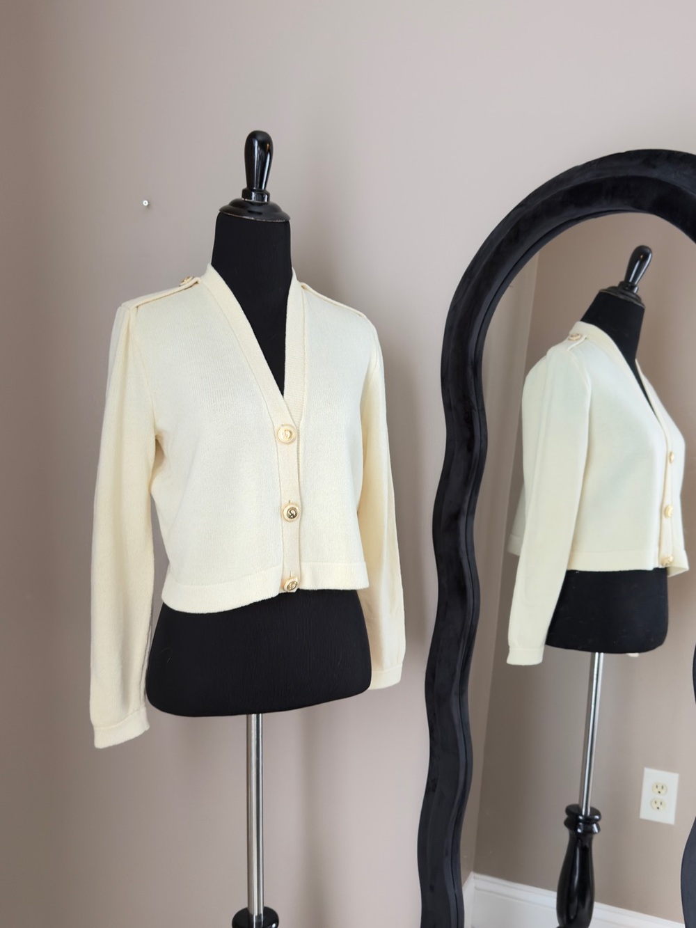 Vintage St. John Basics by Marie Gray Ivory Knit Cropped Cardigan Sweater Size S